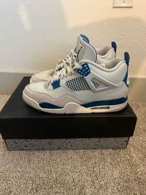 Air Jordan 4 Retro Military Blue